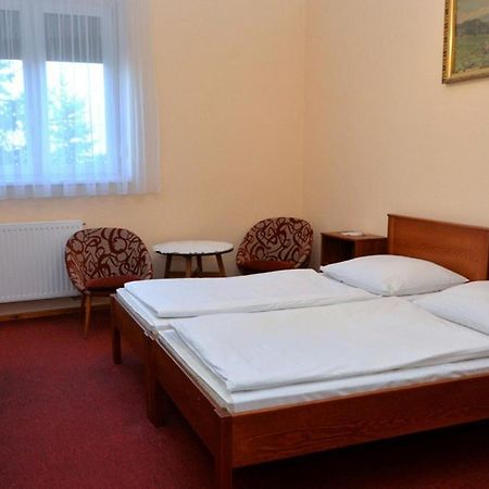 Belvarosi Vendeghaz Mór Esterno foto